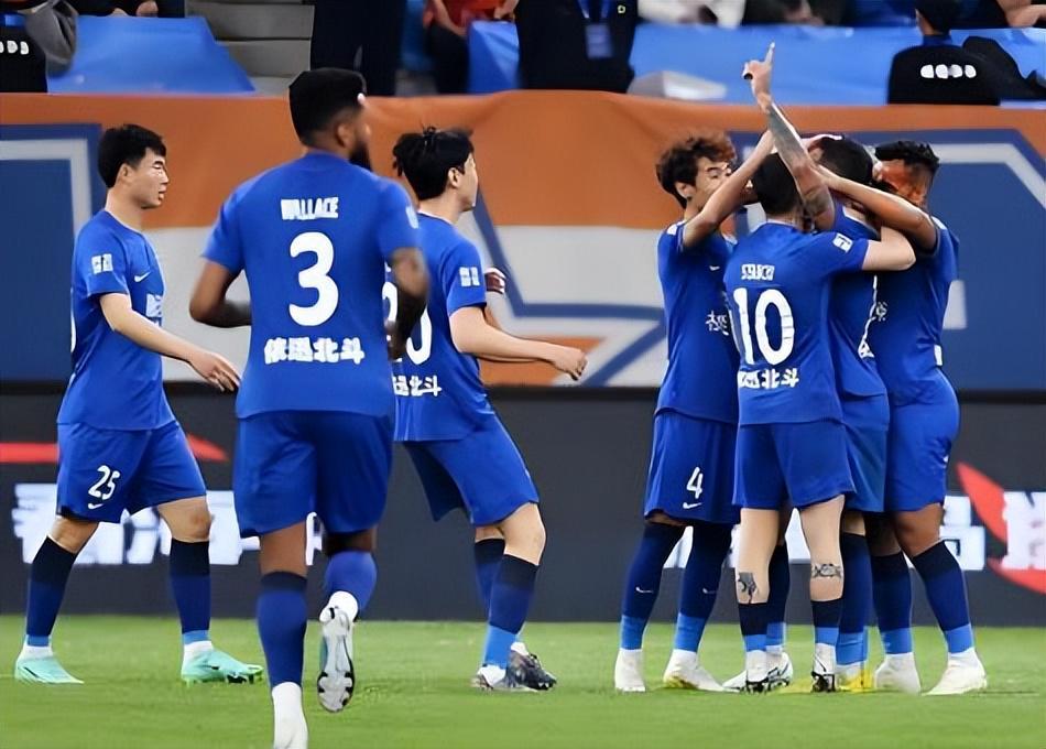 天天盈球及时比分直播-武汉三镇本土首笔重量级签约官宣！曾是上港主力国脚，值得期待